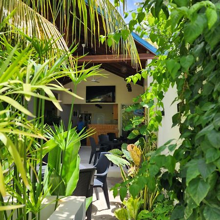 Отель Dhigurah Dhonveli Boutique Экстерьер фото
