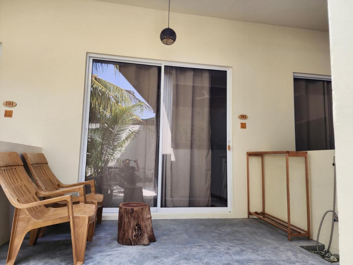 Отель Dhigurah Dhonveli Boutique Экстерьер фото