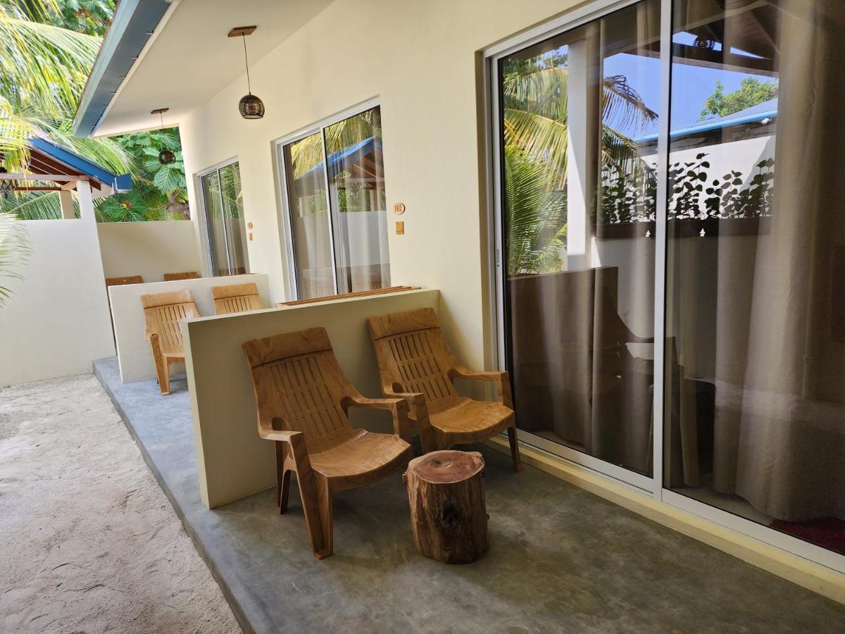Отель Dhigurah Dhonveli Boutique Экстерьер фото
